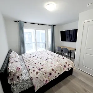 King Bed Tv Private Ensuite Retreat Bathroom Or Economical Double Bed Guest house Toronto
